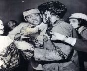 A bleeding reporter (John Evans) interviews a bleeding activist after one of the mass anti-war demonstrations at the 1968 Democratic National Convention, which were violently broken up by Chicago police and federal troops. from pooja kumar pussyil soma maid bleeding while