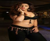 Neetu Chandra navel in black blouse from neetu chandra opps videos