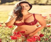 Hot ? Kelly Brook during her 2018 photo shoot. from view full screen nri aunty deep cleavage photo shoot mp4 jpg