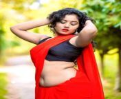 Hot Girl exposing Navel in saree! #NSFW #Desi #Navel #tummy #hot from girl removing saree in bus