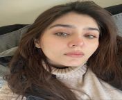 Dur-e-Fishan is ready for some hot cum all over her beautiful face from dur re fishan