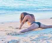 Indo-kiwi Bikini Flexibility from indo ngentot mlive