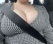 Candid cleavage pic from desi candid cleavage