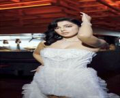 Divya Khosla Kumar&#39;s milky tone body is ? from tamil actress sri divya bathroom sexrother si