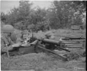 Finnish Lotta Svard on target practice..The machine gun is a Maxim MG-08,at the right,another Lotta with a soviet DP light machine gun..[1018x1024] from machine gun hd