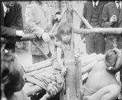 A Filipina child dressed in tribal clothing was displayed in a human zoo in Coney Island, NY. 1914 [934x636] from village tribal aunty saree sex in