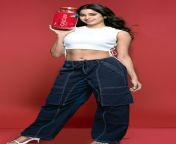 Janhvi Kapoor navel show from anshka xxx potosatrana kapoor sexy show