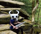 Hollow Knight cosplay by SuteRoozu from 3d hollow knight loop by a d r