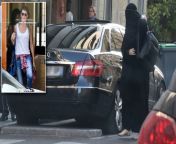 ?Throwback to when Gisele wore a burqa to disguise herself from being photographed at a plastic surgeon office in Paris of all places. from burqa grope