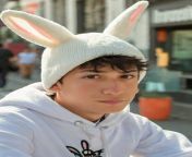In the downtown of my city (santiago de chile)... how cute am I? From 1 to 10, I think the bunny hat helps a little bit lol from 1 garl 10 boys xxx video downl