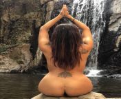 Who would like to have a naked yoga class? Link down bellow ?? from naked yoga class