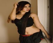 Hot in Black Saree from mallu aunty reshma hot in bathroom saree