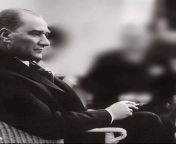 Düşünsenize Atatürk rüyanıza giriyor ve beni hayal kırıklığına uğrattın evlat diyor... from anne üvey evlat mutfakta