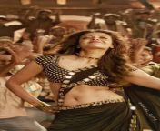 Kajal Aggarwal navel show in song from aunty open navel show in saree