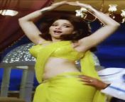 Look at her sexy navel and waist, and lucky Ajay, wish i could grab her waist and bite her navel for once from ajay song