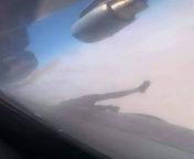 Picture from inside U.S air Force C-17 aircraft of An Afghan man clinging the landing leg cover from air leg analx vfo