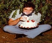 Johnny Cash eating cake in a bush 1970 from johnny cash death