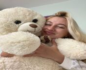 face of a girl who&#39;s enjoying her day with a teddy bear from 3gp download 125 kb kasi haos waif sxiy videoe girl xxx