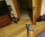 I&#39;ve been stocking up on shorts and puritos. I tried a Cohiba short and the Ash had tiny spherical white bits, and would &#39;fizzle&#39; at times at the start, normal or suspicious? Nothing has beaten the Monty puritos for flavour, I&#39;ll try a Mon from monty
