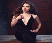 Leaking HARD for Emilia Clarke....want to cum inside her British pussy so bad.... from a giantess golem girl insert guy inside her giant pussy