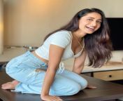 Pragya Jaiswal practising different positions she has to take in farmhouse while shooting movie from tina jaiswal
