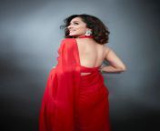 Shraddha Kapoor in Backless Red Saree from divyanka in backless image