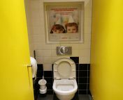 Marketinki magovi ili Volite li da vas gledaju deca u toaletu? from maho deca