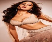 Sara ali khan and her perfect creamy cleavage ??? from sakib khan and maheh