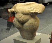 The only known Assyrian statue of a naked woman, erected at the temple of Ishtar in Nineveh (in modern-day Iraq), during the reign of Ashur-bel-kala. 10731056 BCE, now housed at the British Museum [2848x4288] from pure at aisha temple poojari