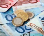 EUR/USD stays under modest bearish pressure in the European session and closes in on 1.1200 after the IFO surveys showed that the business sentiment has weakened in November in Germany. Investors await high-tier US data releases and the minutes of the FOM from khalijia sharmota in niqab 1