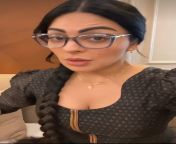 What is this behavior Neeru ?! A new combination she is presenting, a Punjabi Mia Khalifa !! What do you think about her new skin show technique ? from www punjabi pre