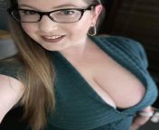 Showing off her cleavage in a green blouse from aunty big cleavage in blouse