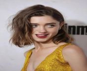 Natalia Dyer looks so sex-starved from sex starved college