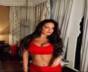 Esha Gupta in red blouse and skirt from sreetama seduce in red blouse 2021 hot photoshoot video