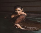 Raja Kumari all wet and with a sultry stare ;) from roshni jamai raja