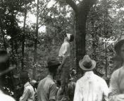 Leo Frank, age 31, convicted of rape and murder of 13yr old Mary Phagan, hanged by his neck in extrajudicial lynching in Murietta, Georgia, in August 17 1915 [1200x877] from 13yr old