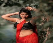Shivangi Nair navel in red saree from aparna nair navel