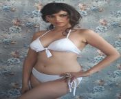 Aditi rao hydari navel in white bikini from akshaya rao navel