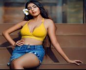 Ruma Sharma navel in yellow bra and blue denim shorts from chotto ruma vlogs