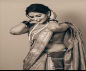 Madhura Deshpande showing glimpse of her deep navel from aparajita mohanty deep navel