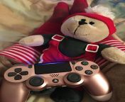 Playing some fortnite while dada plays his games. Ps. Leave name suggestions for this teddy below ? from dada bot