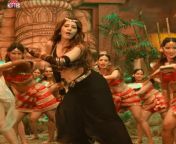 Raashi Raand Khanna in Aranmanai 4 Part 2 :- Literally the Performance and Dress She do in Front of Sheikhs and Rich Old Businessman who throw Money stained with their Cum on her. Want to Pinch that Milky Midriff and see her Piggy Face Expressions then from tarun khanna