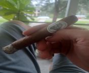 Caldwell Eastern Standard. Smokes well, draw open. I&#39;m getting a peppery retro, woody notes, occasional sweetness, and a coffee finish. Conneticut/Brazilian Mata Fina hybrid wrapper, Dominican habano seco, criollo viso, corojo ligero in the filler. Th from mata zalla