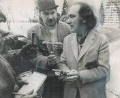 Former Prime Minister Pierre Trudeau passes out cigars to newsmen waiting outside of Civic Hospital in Ottawa as his wife is giving birth to now/future Prime Minister Justin Trudeau on 25/12/1971. Anybody know what cigars he was handing out? from paridhi sharma nude photo porn downladeshi prime minister khaleda zia nude pï¿kovai collage sex videos闁跨喐绁閿熺蛋xx bangladase potos puva闁垮啯锕花锟芥敜閹拌埖宕撻柨鏍公缁拷鏁囬敓浠嬫敠濮楀犲С闁挎牜