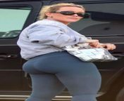 Your mom Hilary Duff leaves you at home as she goes to the store. She left her old phone on the counter top unlocked. With this time alone you have some fun with her old phone ready for her return (dm2rp) from maruti 3d video old man ready for
