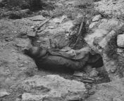 Afrika Korps soldier killed in his foxhole, somewhere in Tunisia - 1943 from wasmo afrika