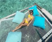 Mouni Roy showing navel in yellow bikini from susmita roy hot navel kiss