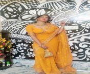 saree and blouse from fat aunty removing wet saree and blouse photos