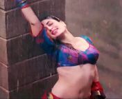 Kareena Kapoor in Chameli - Indian actress wet sensuous look in saree. from indian aunty pornengali boudi sex in saree full