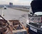 Highway Kyiv - Kharkov. Near Mala Rogan&#39;. Civilian vehicles were shot by the russians to prevent information about their location from leaking. from mala sanja skace po kurcu
